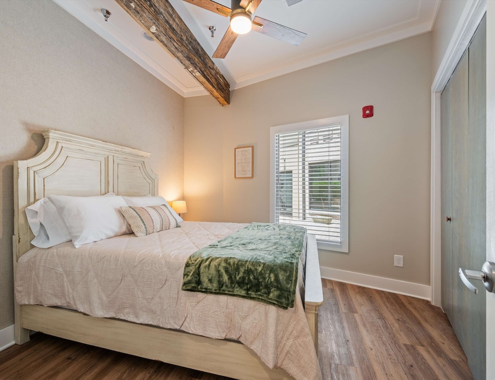 Carters Court Grand Escape