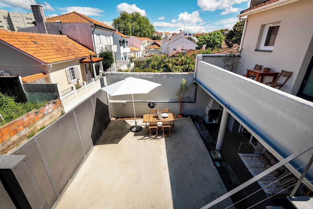 Aguda1 · Aguda's Family House 4bd, Parking, BBQ
