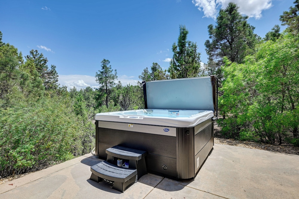 Hot Tub, Game Room: Mtn-view Cabin 9 Mi to Zion