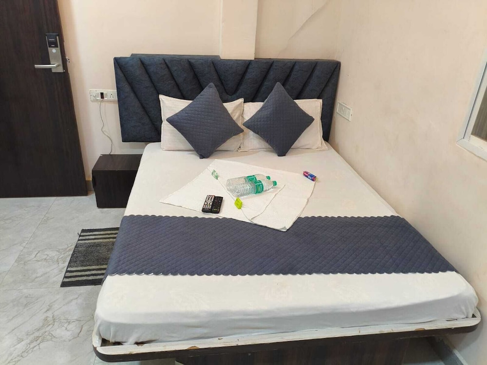 Shri Radha hotels