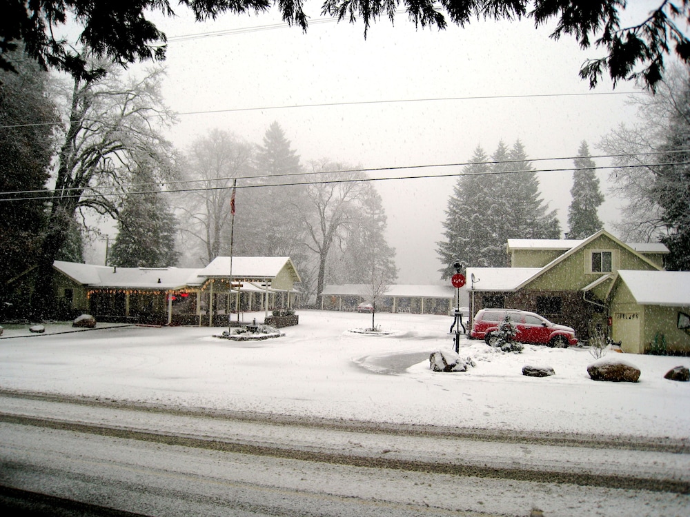 Dunsmuir Lodge