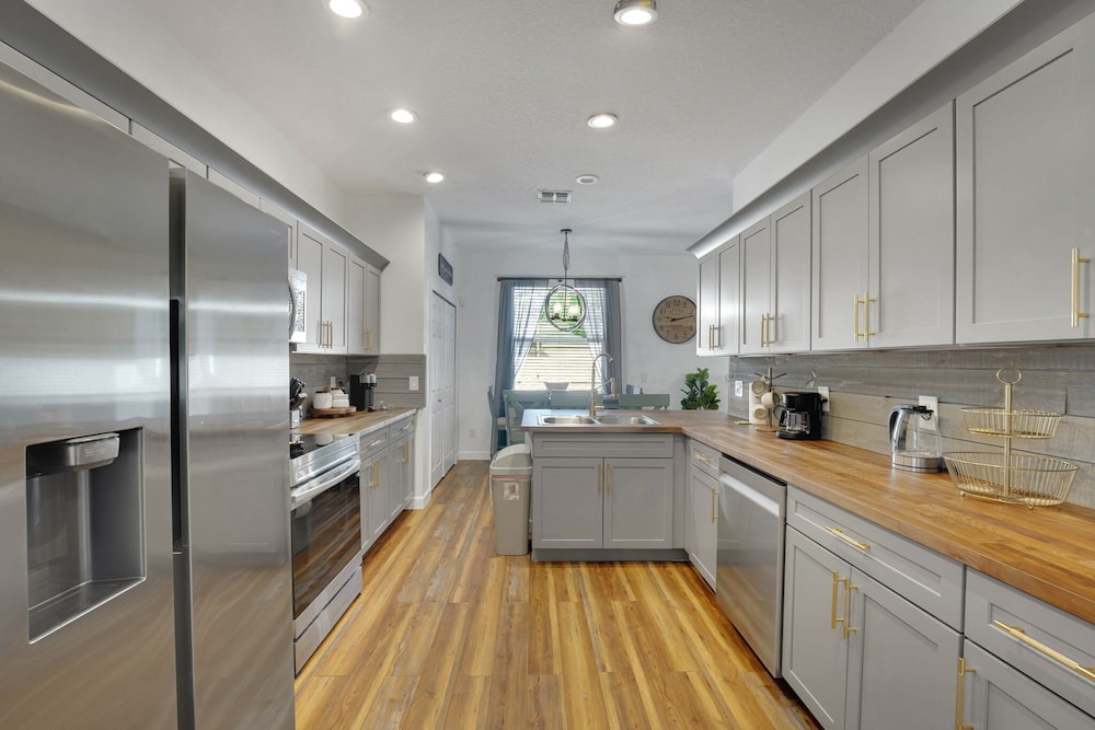 310hc-west Haven 5 Bedroom Home
