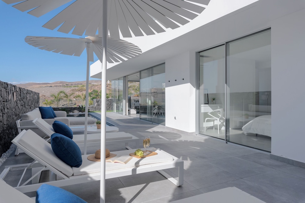 Villa Superior 1 - Casangular by Upper