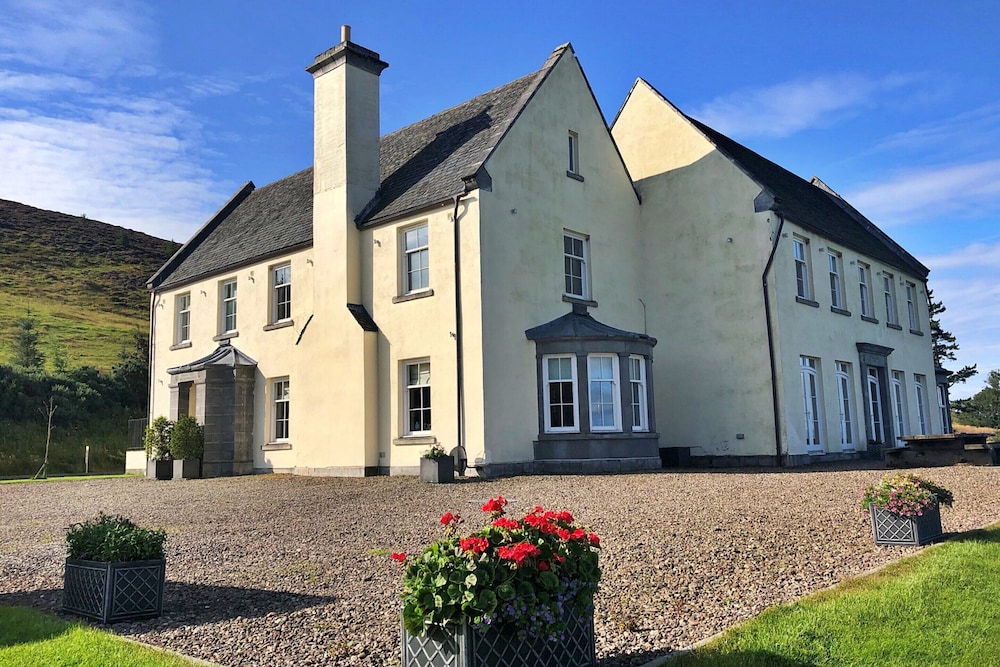Self-catering Retreat With Pool, hot tub