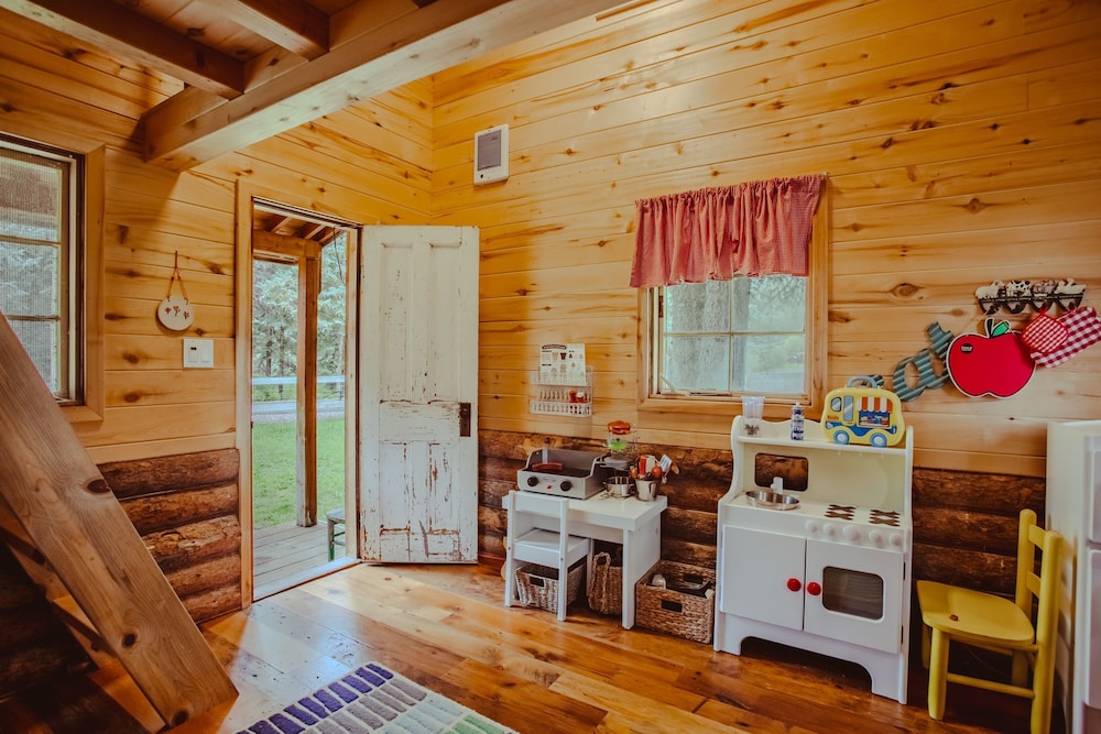 Twin Creeks Ranch Luxury Aspen Group Retreat 25-acres Guest House
