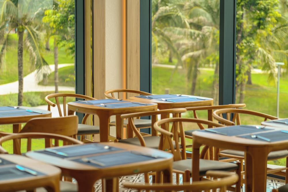 The Grand Arena Cam Ranh Hotel & Resort