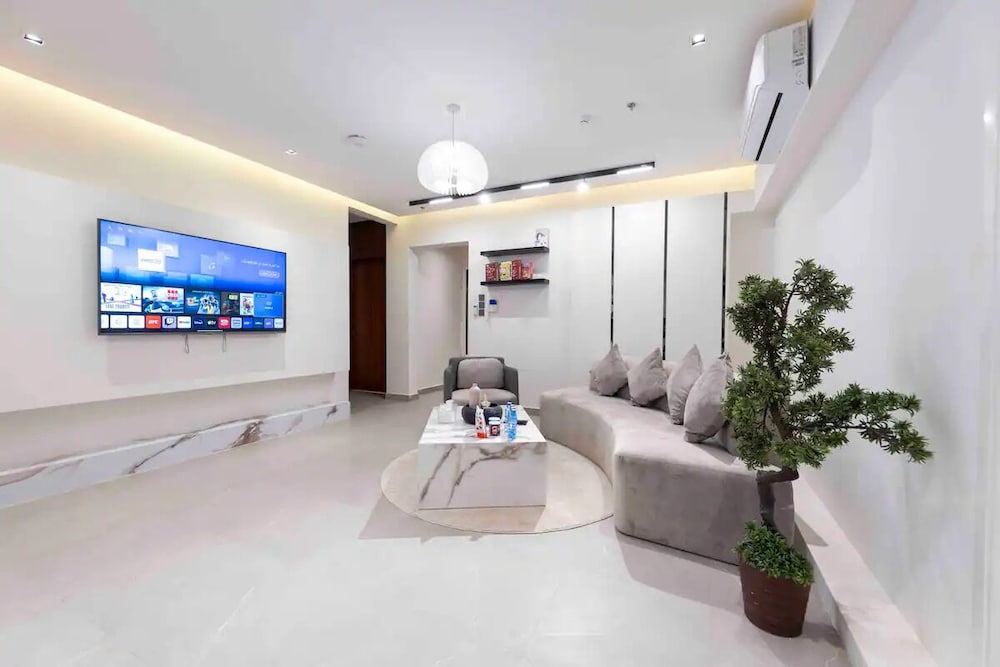 Cozy and Calm Flat in Alwadi Xlll