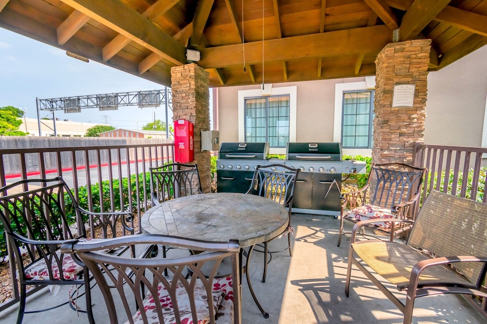 Staybridge Suites Houston IAH - Beltway 8, an IHG Hotel - Property Image 6