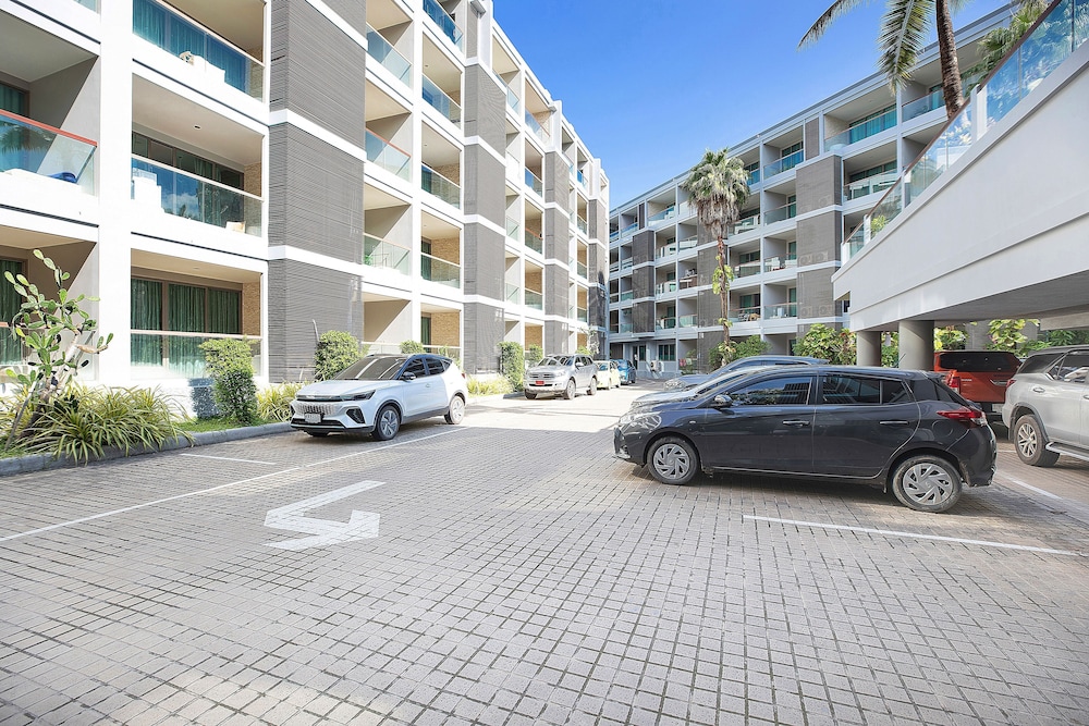 Elegant 2BR Apartment RGN B411 in Laguna