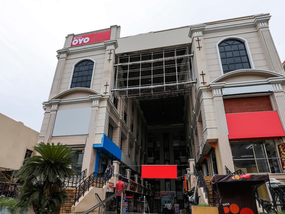 Capital O 12906 Amrutha Grand
