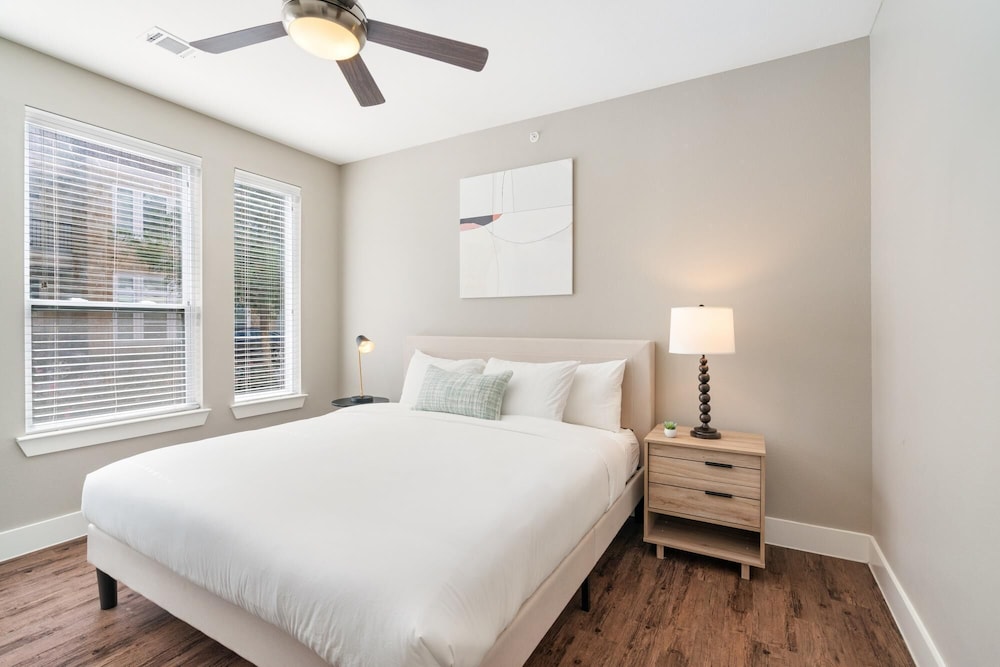 Frisco Modern 1BD 1BA Apartment view 5