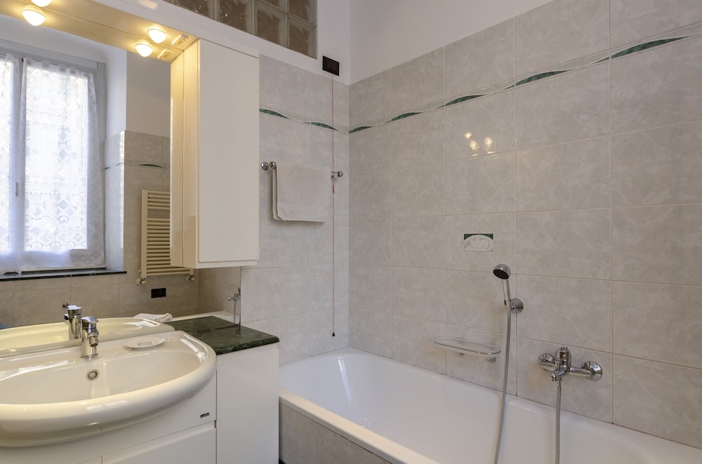 JOIVY Monte Suello en Genoa — bathroom