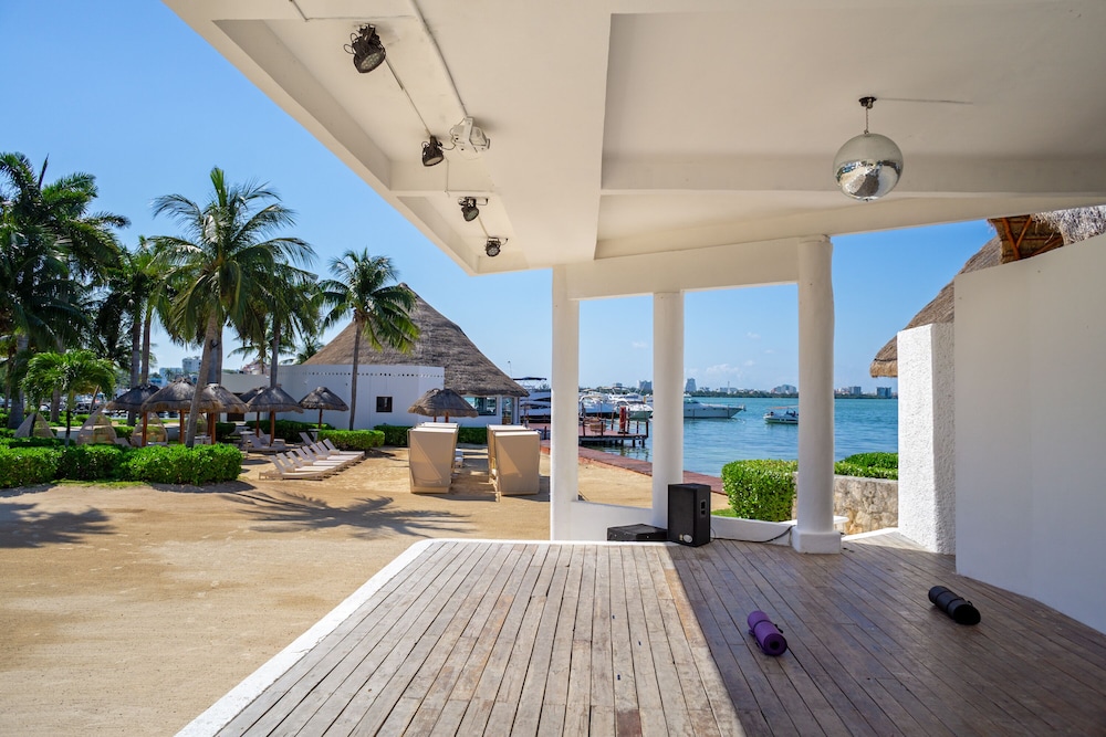 Sunset Marina Resort & Yacht Club