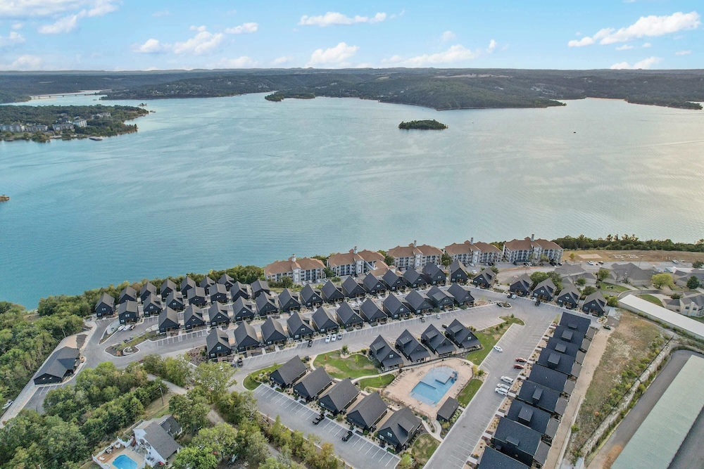 Pineapple Pointe - Stay for 20