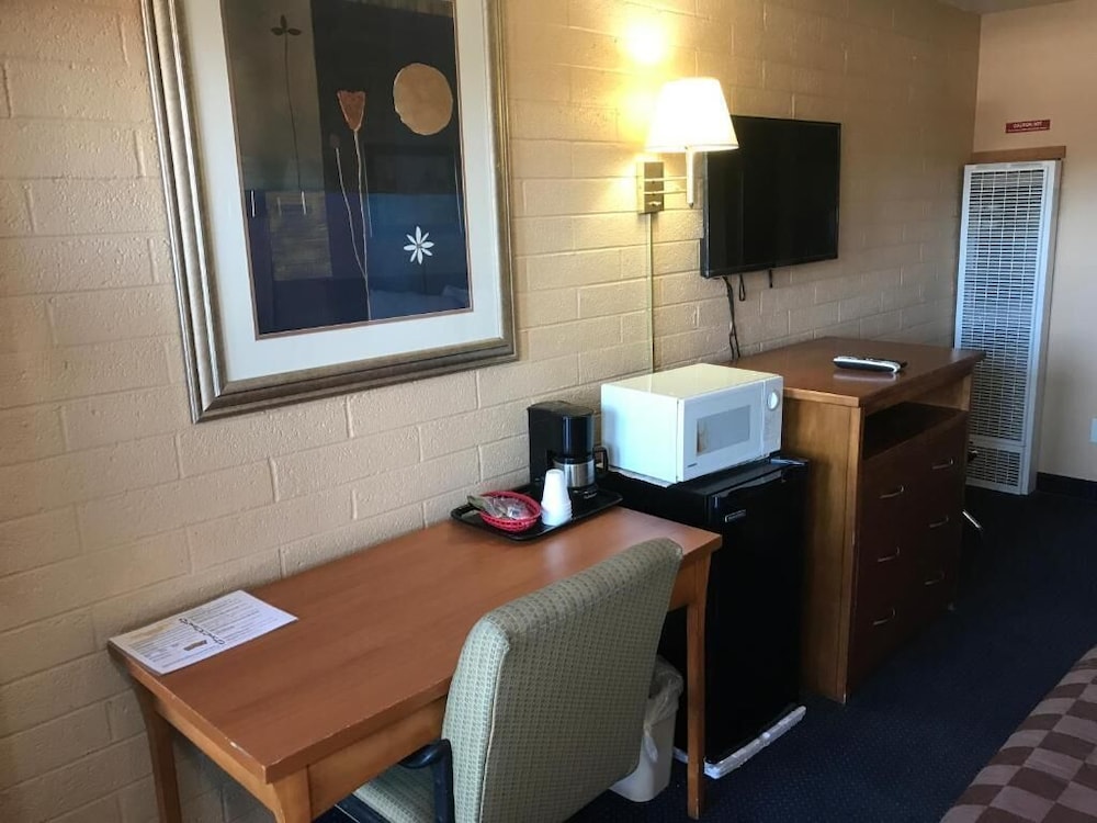 Motel 6 Williams, AZ – Historic Route 66 view 3
