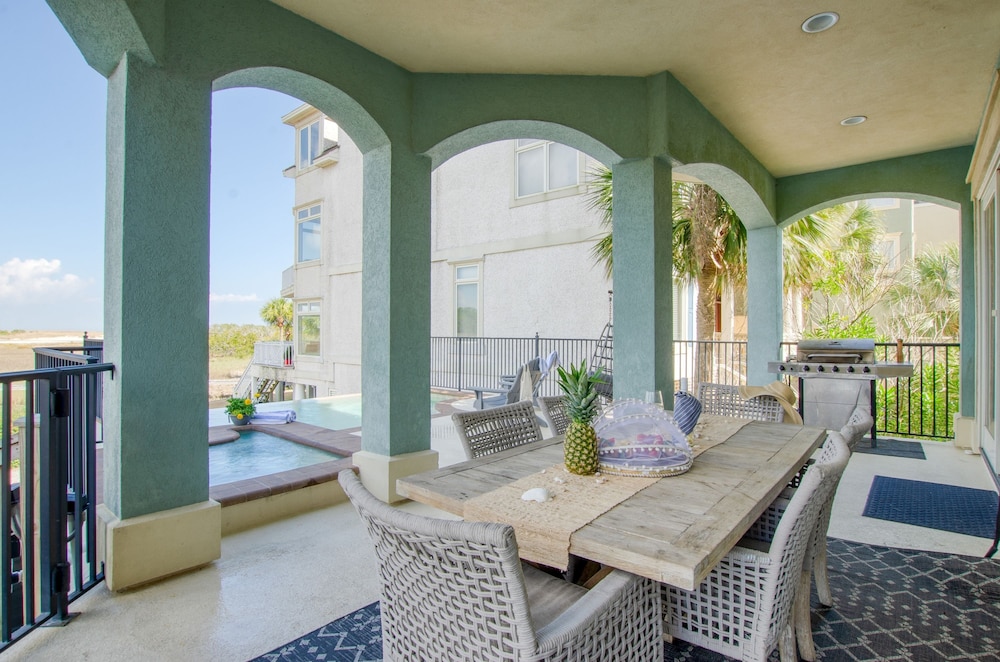 Coastal Marsh by Avantstay Infinity Pool Hot Tub View Pool Table Ping Pong