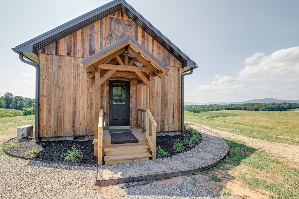 Bedford Cabin w/ Porch, 5 Mi to Historic District! view 2