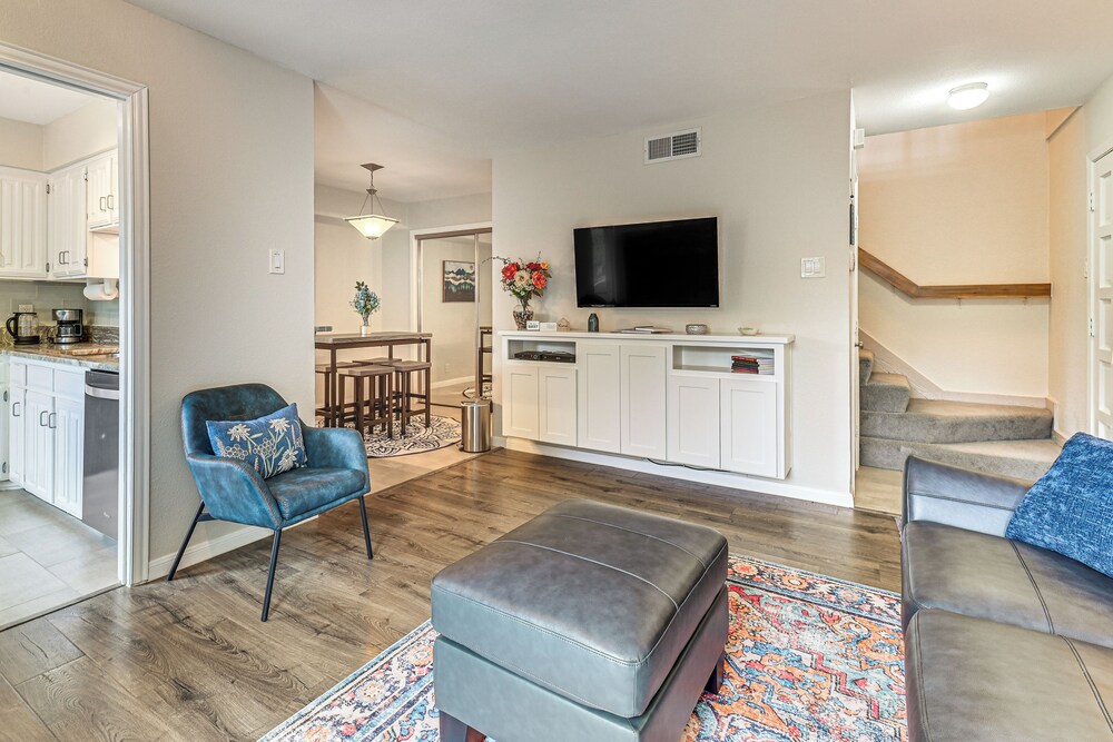 Cozy 2-story Condo Near Galleria in North Dallas!