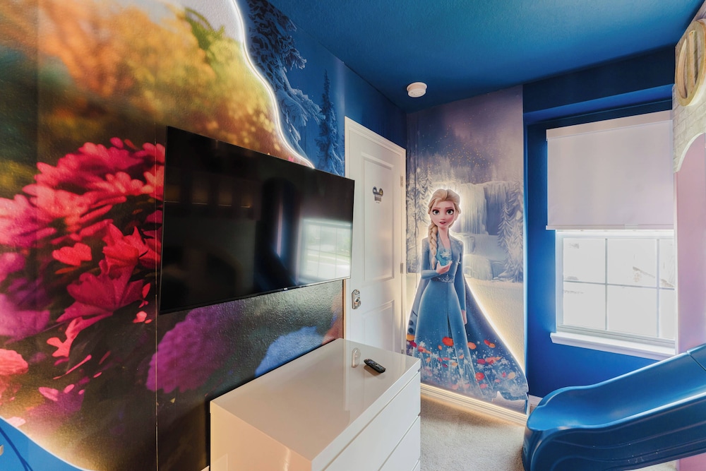 Family 5BR Windsor Island Princess Toy Story Rooms