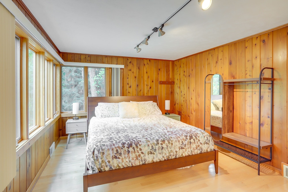 Peaceful New Buffalo Home: Walk to Lake Michigan! view 5