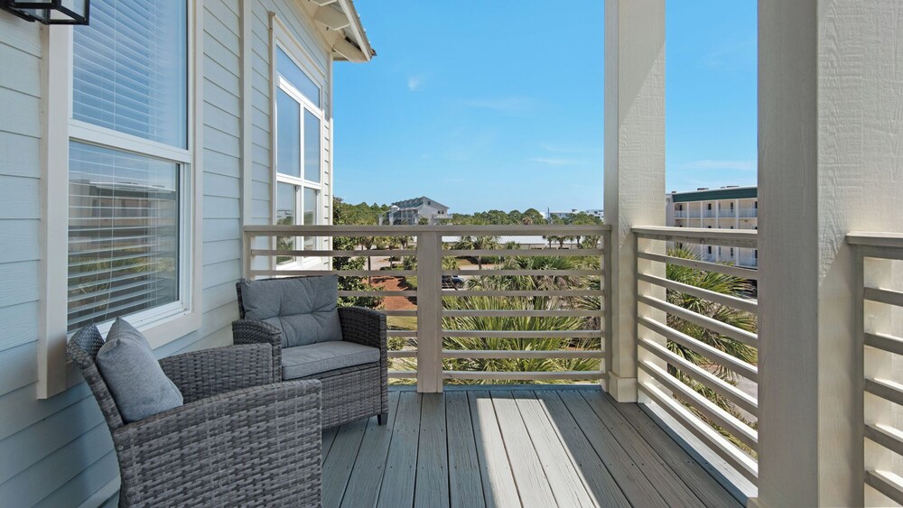 5BR Sleeps 14 in Seagrove Beach, Golf Cart, 6 Bikes, Pool + Free Attractions!