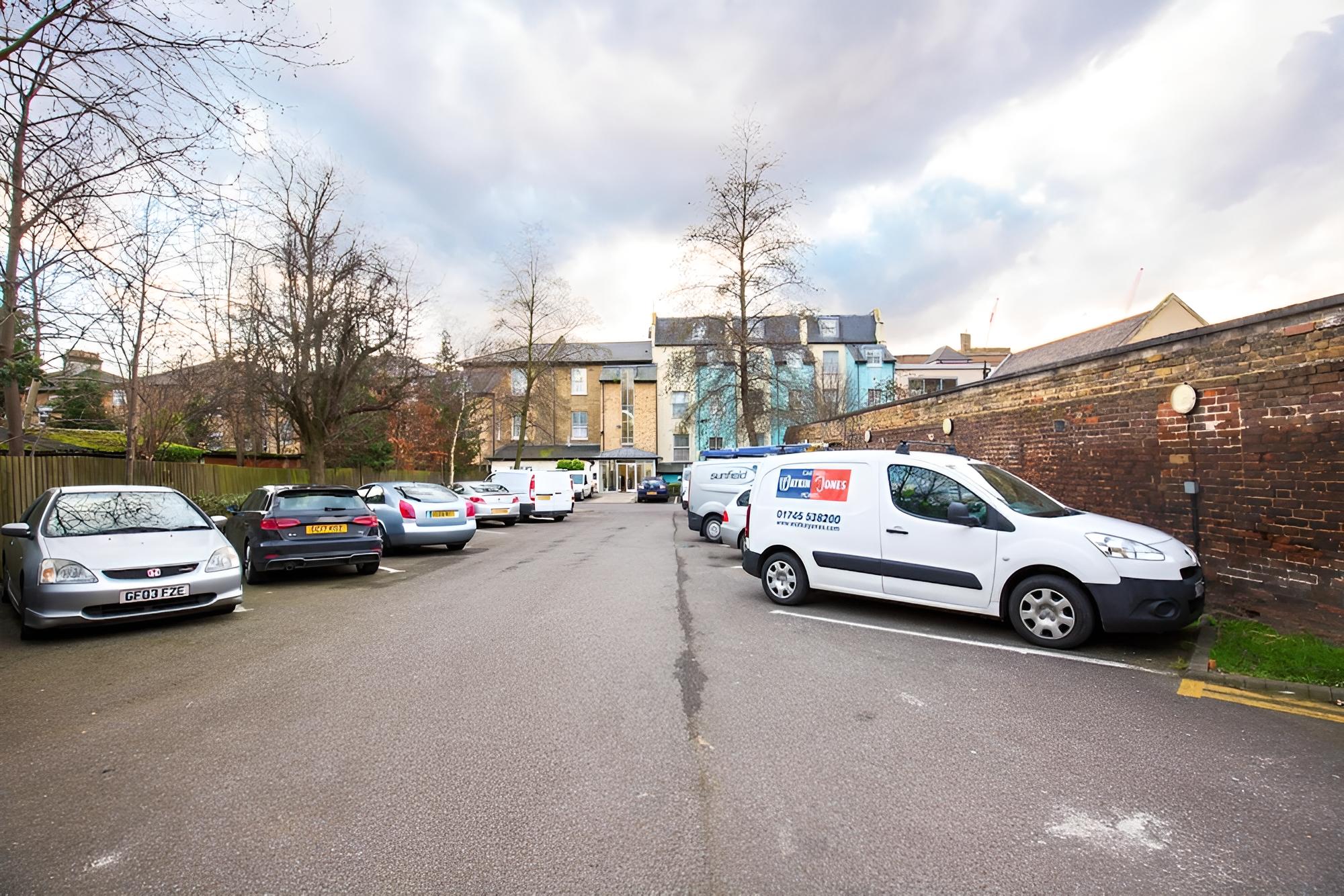 The London Pembury Hotel