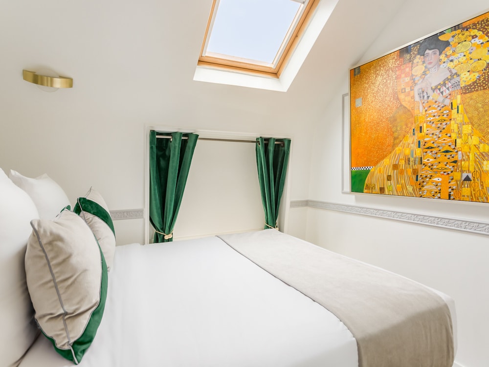 Merveil Luxury Suites - Royale - Saint Honore view