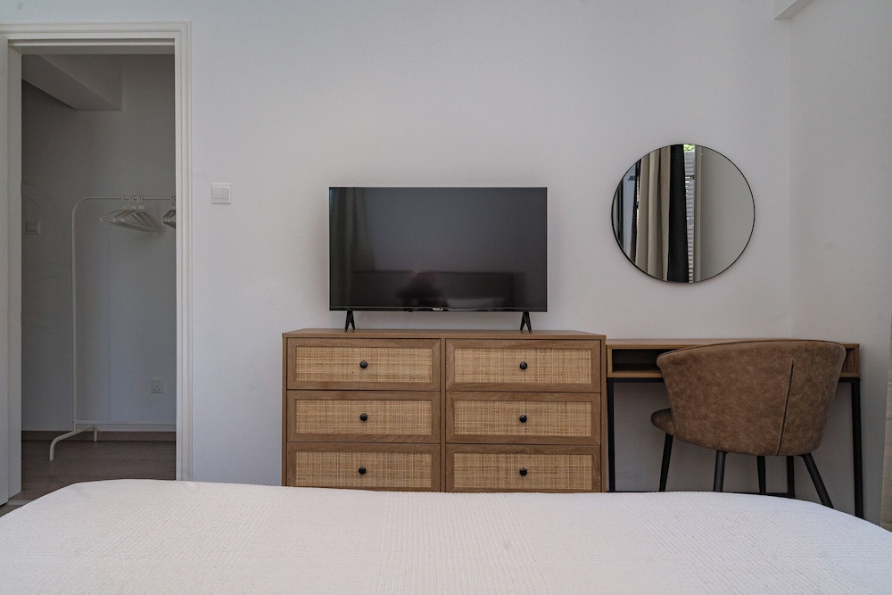 City Center Modern Boho Stay