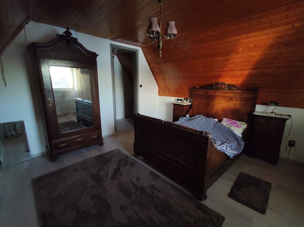Romantic Lakeside Retreat - Nature, Sport, Near Bp view 3
