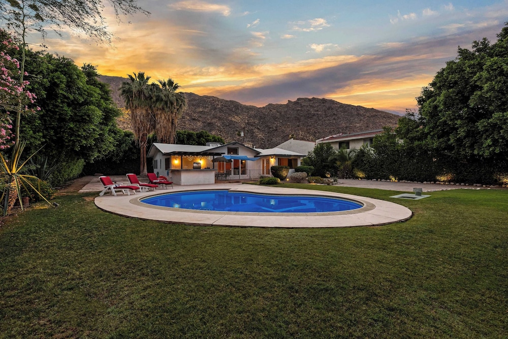 Dandelion by Avantstay Pool, 0.2mi to Downtown!