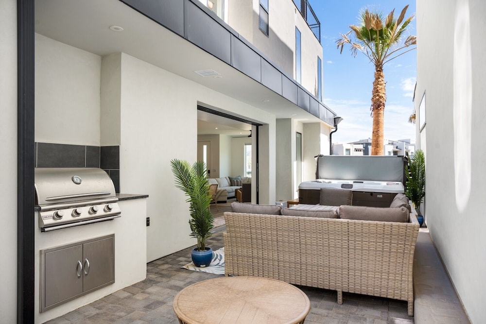 Sunstone 6 Bedroom Home