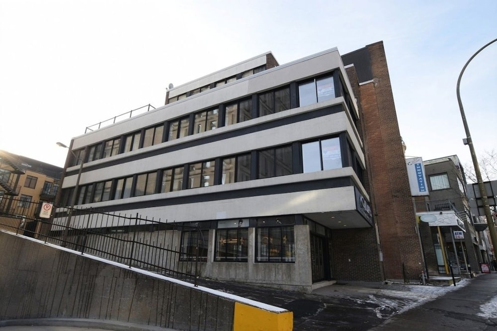 Condotel LeLuxe St-Denis St - mtlFlats - Image 1