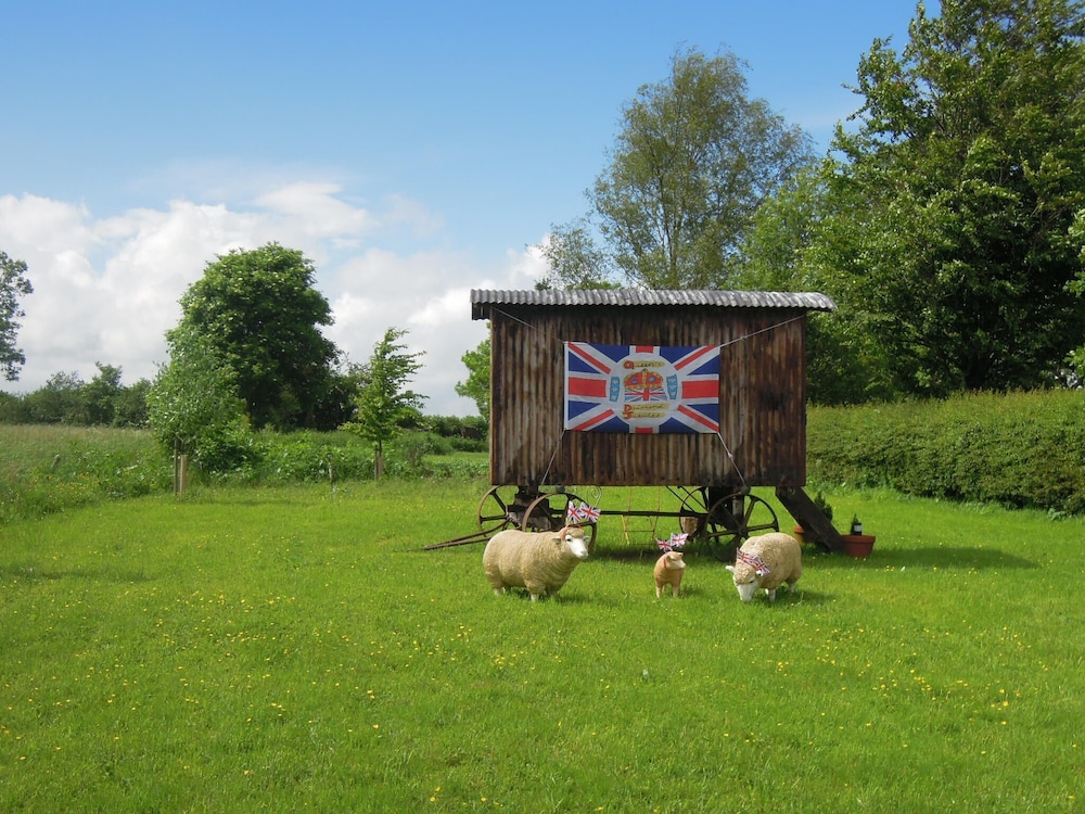 Fosse Farmhouse B&B and Holiday Cottages