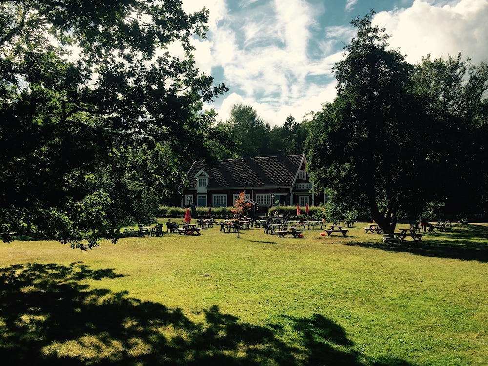 Lövhagens Café & Vandrarhem