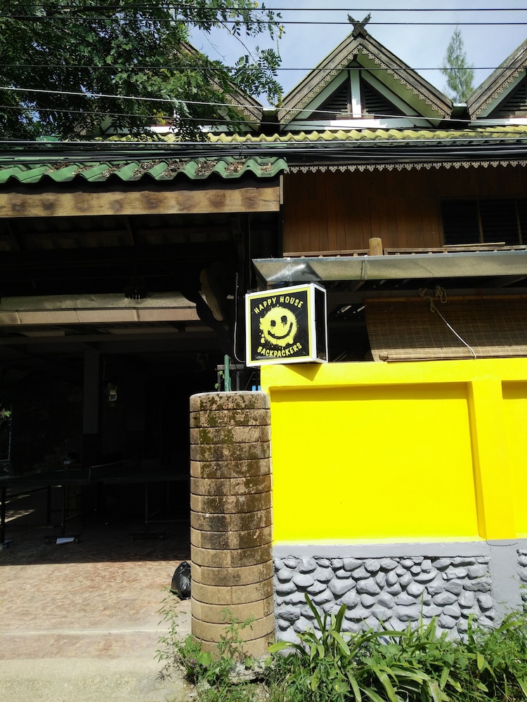 Happy House Backpacker - Hostel