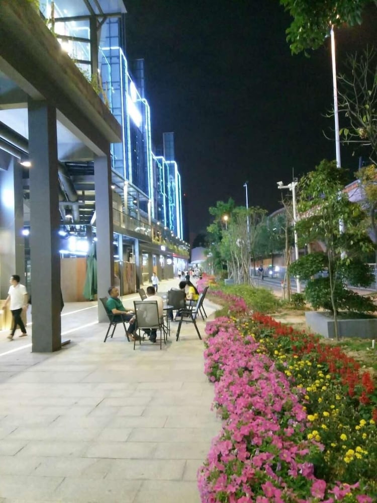 One Flight Apartment Bao'an Branch