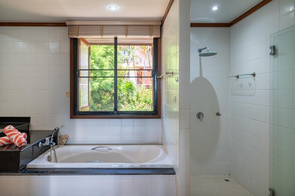 4BR Villa beach walking distance KBR44