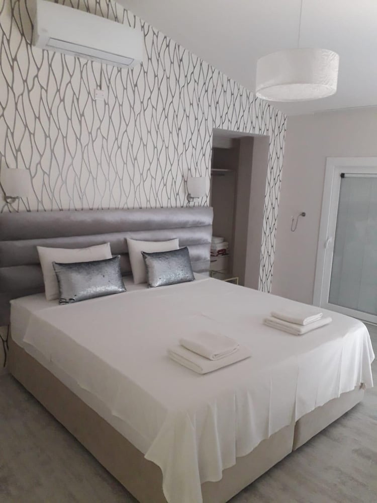 4 Bedroom Private Villa, Pool, Kyrenia Town