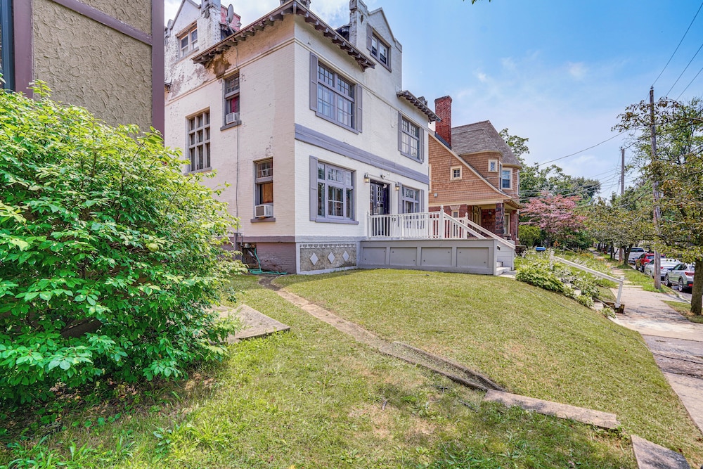 Steps to Union College: Home w/ Shared Yard!