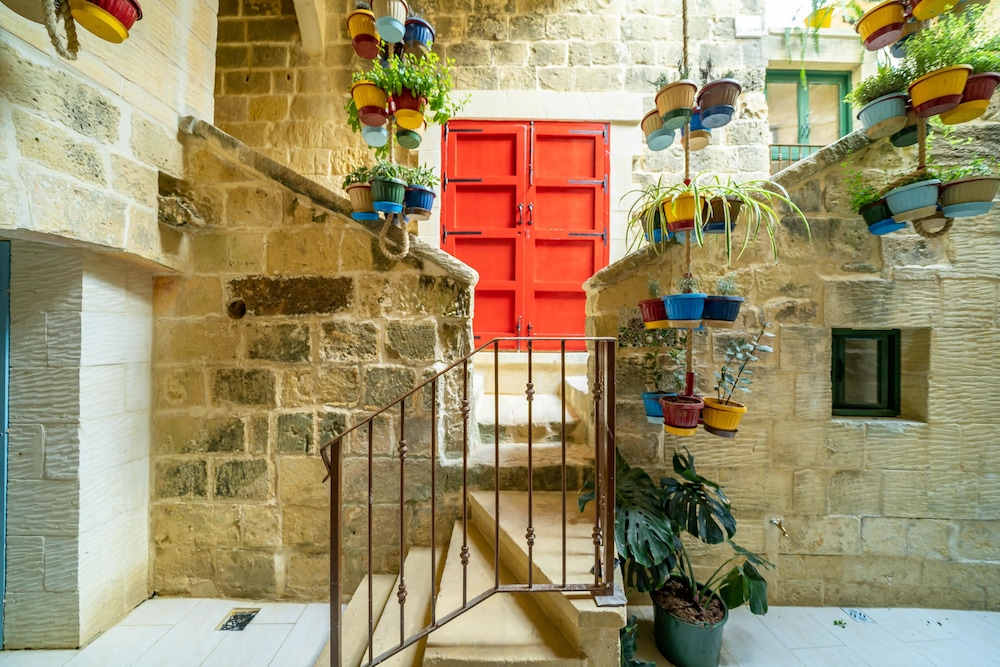Ta' Pinu B&B