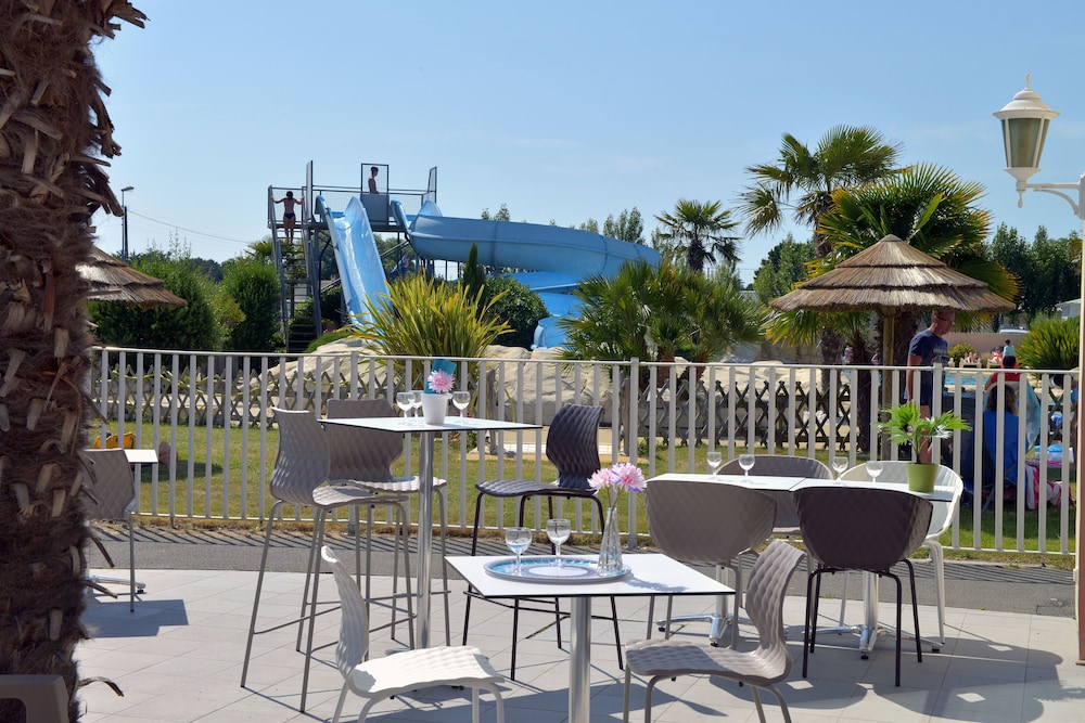 Camping Les Places Dorees