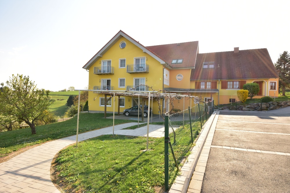 Golf & Therme Sonnenpension Hotel Garni