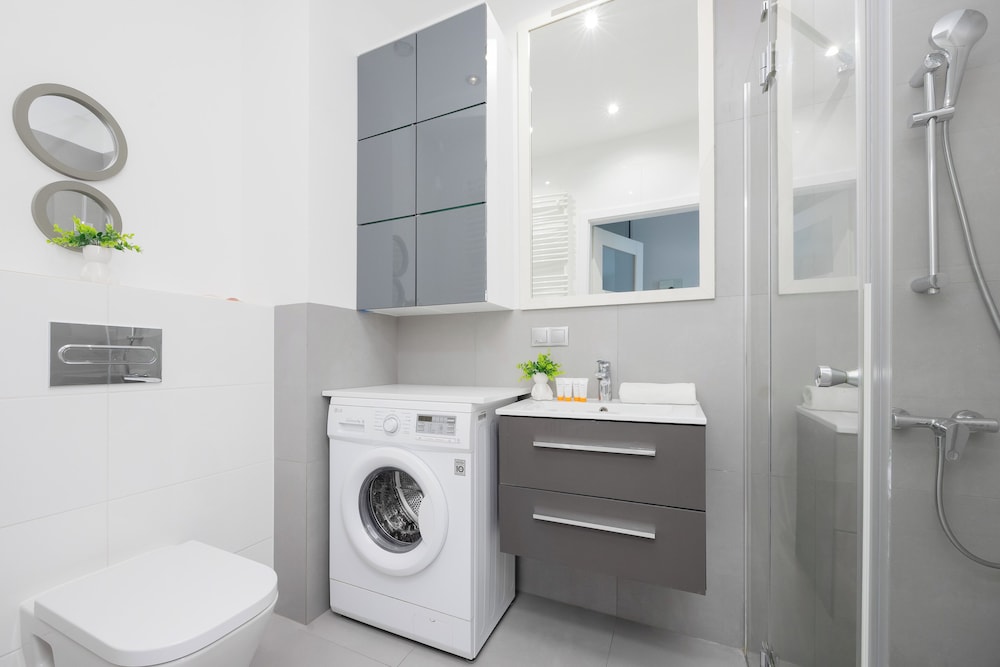 Burakowska 16 Apartment by Renters