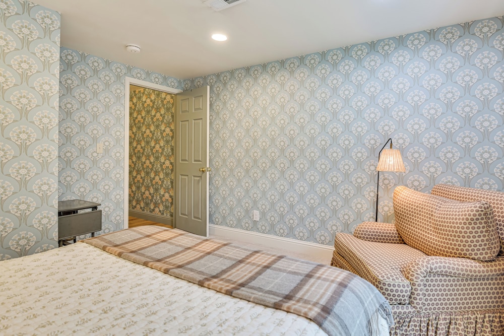 Ski, Hike & More: Homey Huntsville Retreat!