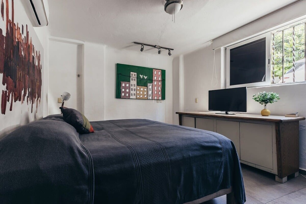 Cozy 2BR King Beds - Rooftop Pool - Fast Wifi