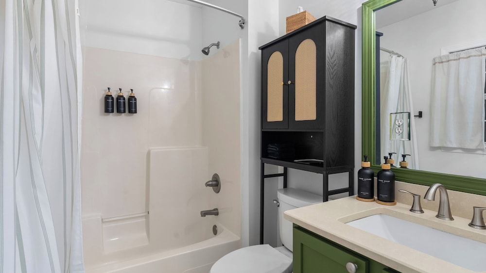 PCB Stay w/ Heated Pool, Hot Tub, Bars, Game Room & Quick Walk to Beach The Jade Oasis by Avantstay