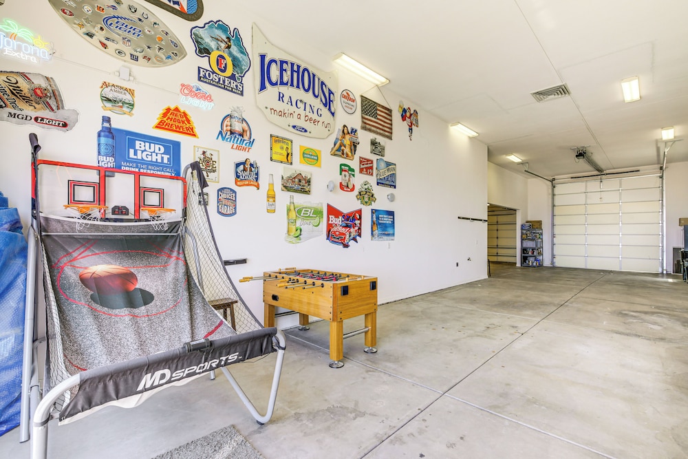 Lake View & Games: Spacious Oasis in Lake Havasu!