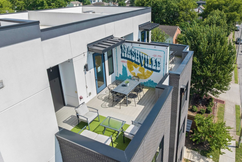 Skyline Soundhouse Rooftop Deck & Game Room Near East Nashville & Broadway