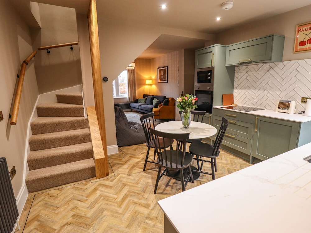 17 Union Road House