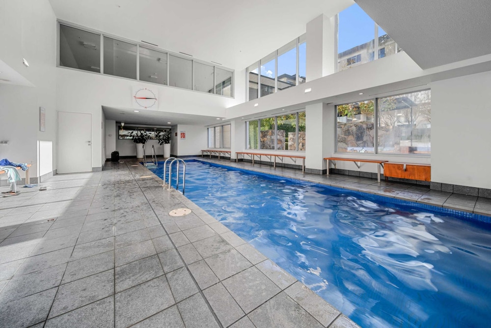 Glorious Central Canberra 1-bed With Pool & Sauna